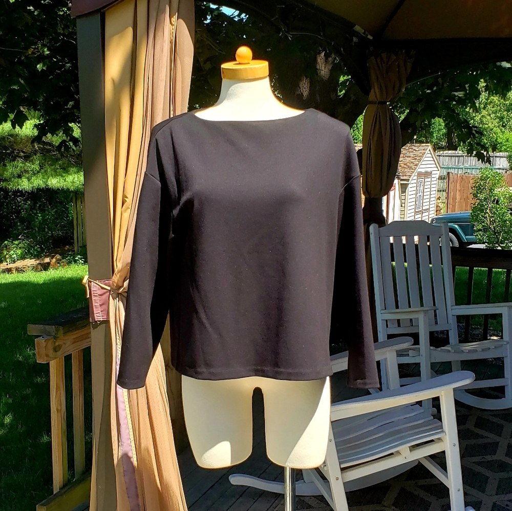 H&M long sleeve top with back zip
